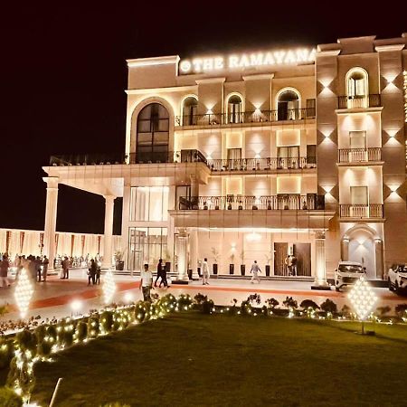 The Ramayana Hotel, Ayodhya Exteriör bild