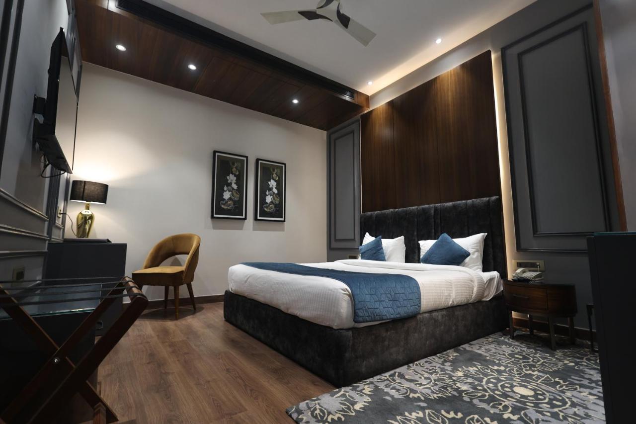 The Ramayana Hotel, Ayodhya Exteriör bild