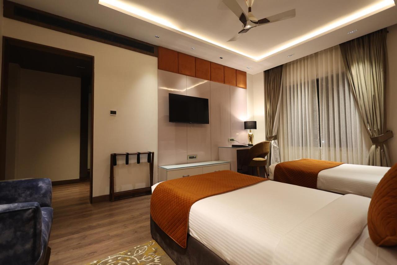 The Ramayana Hotel, Ayodhya Exteriör bild