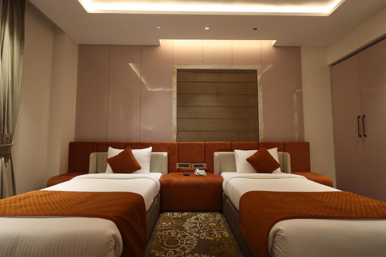The Ramayana Hotel, Ayodhya Exteriör bild