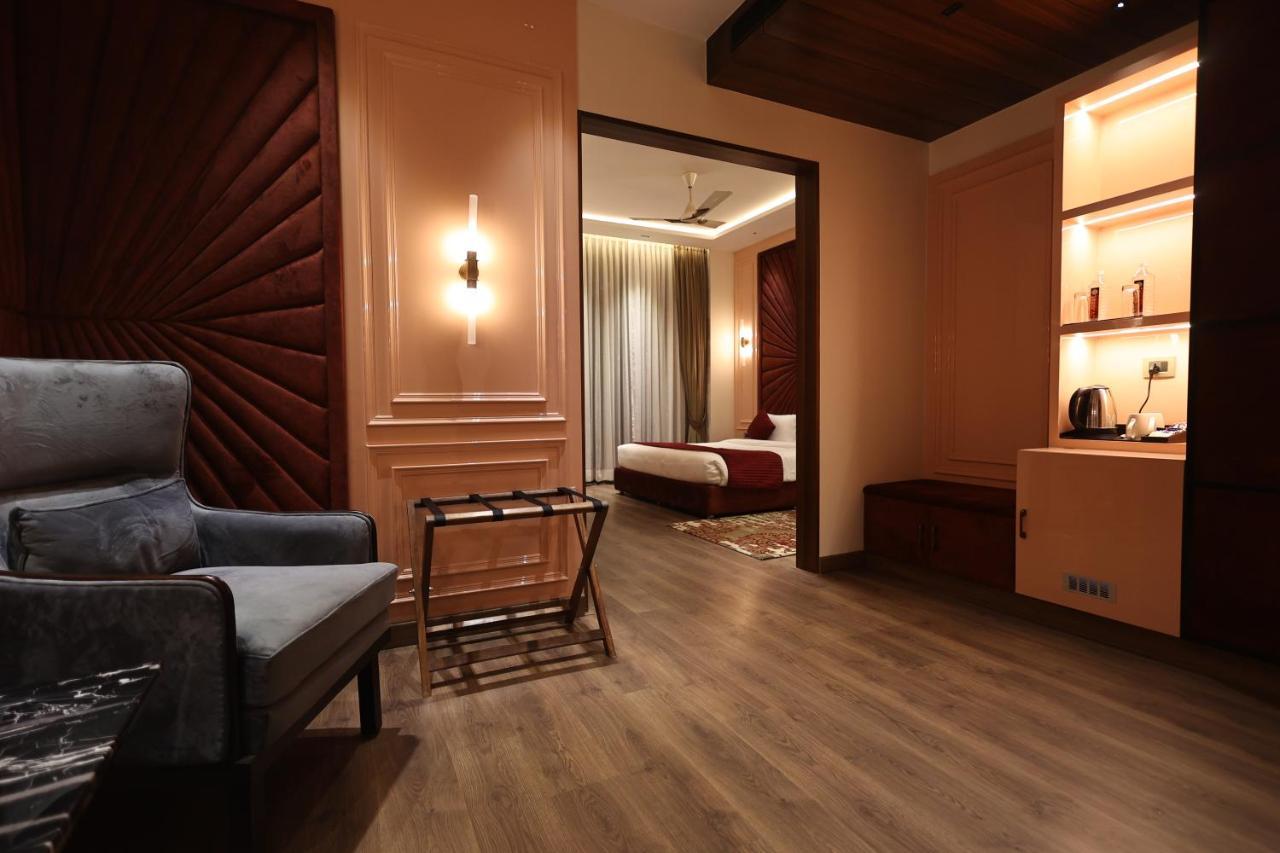 The Ramayana Hotel, Ayodhya Exteriör bild