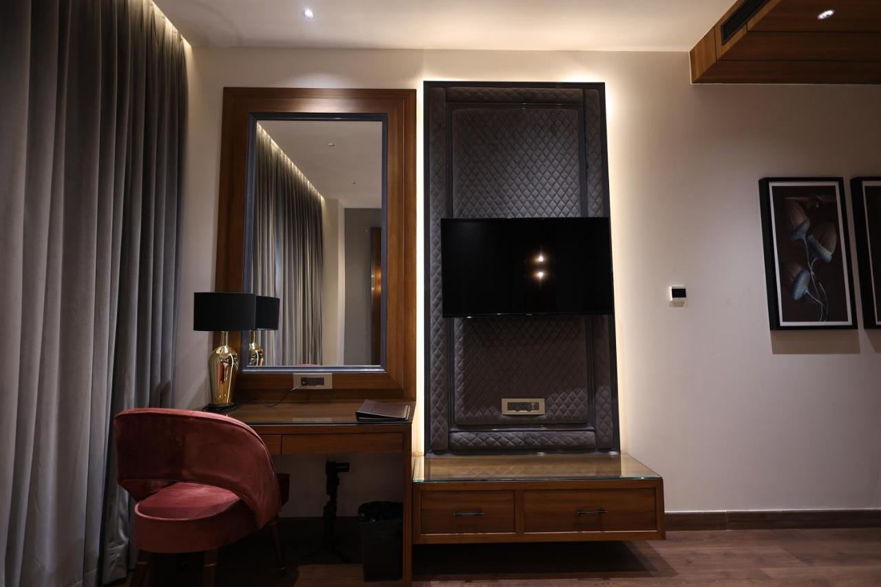 The Ramayana Hotel, Ayodhya Exteriör bild