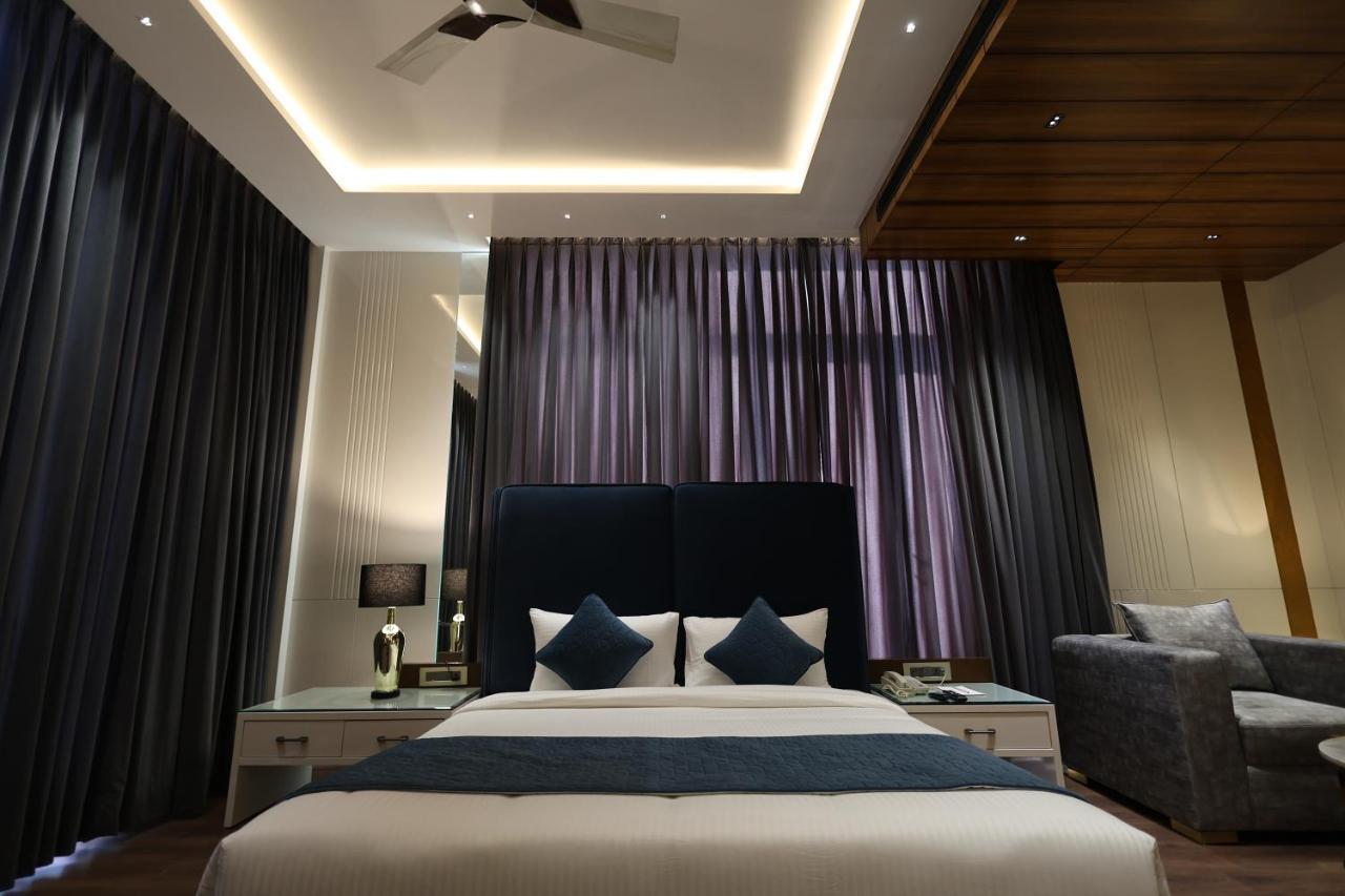 The Ramayana Hotel, Ayodhya Exteriör bild