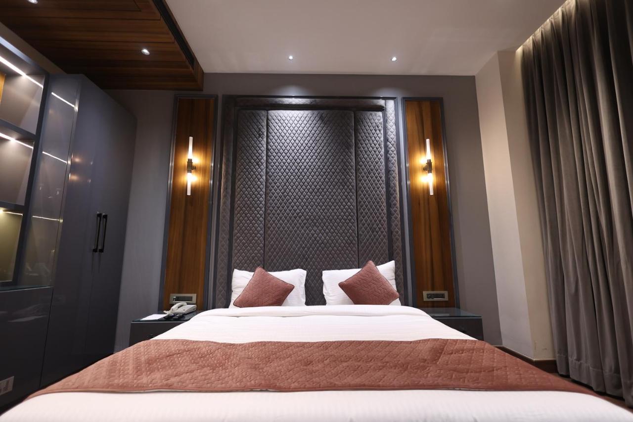 The Ramayana Hotel, Ayodhya Exteriör bild