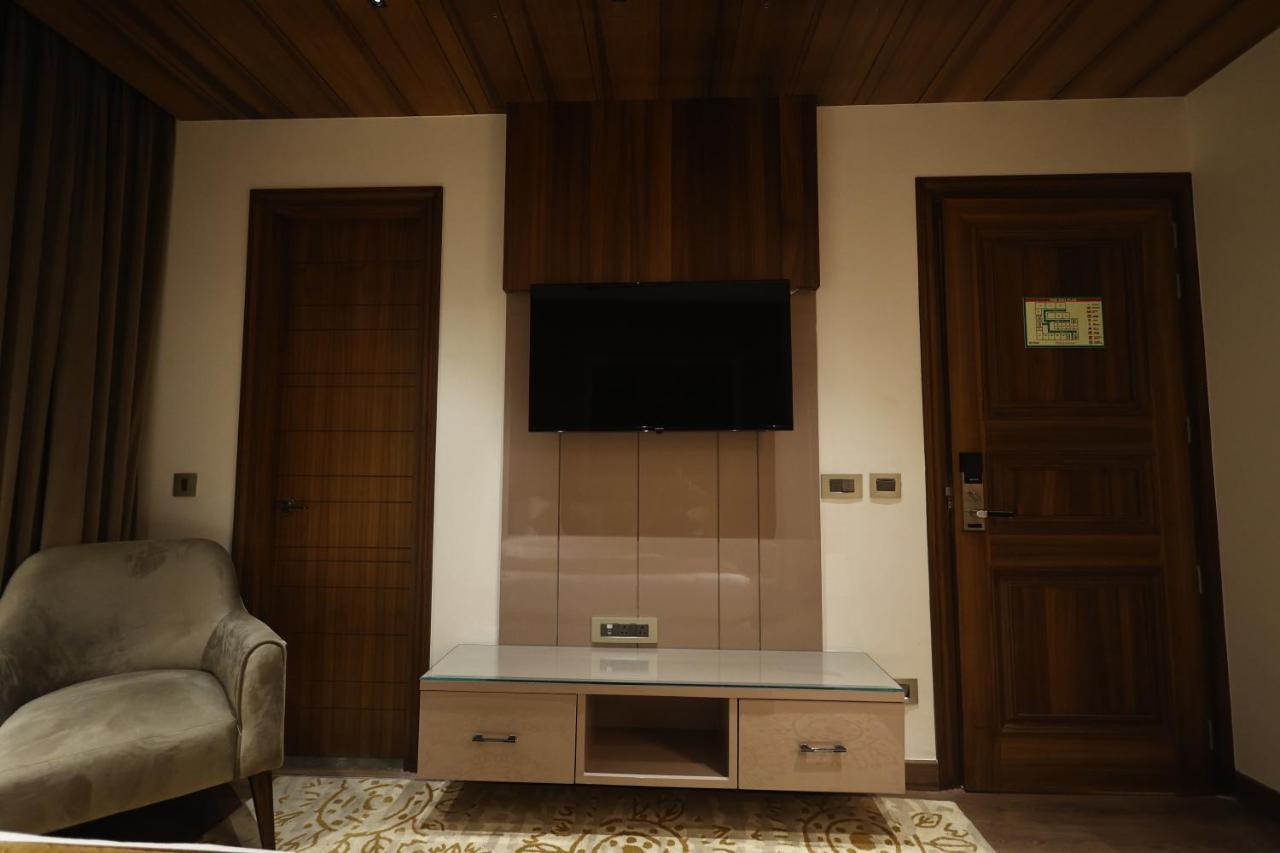 The Ramayana Hotel, Ayodhya Exteriör bild