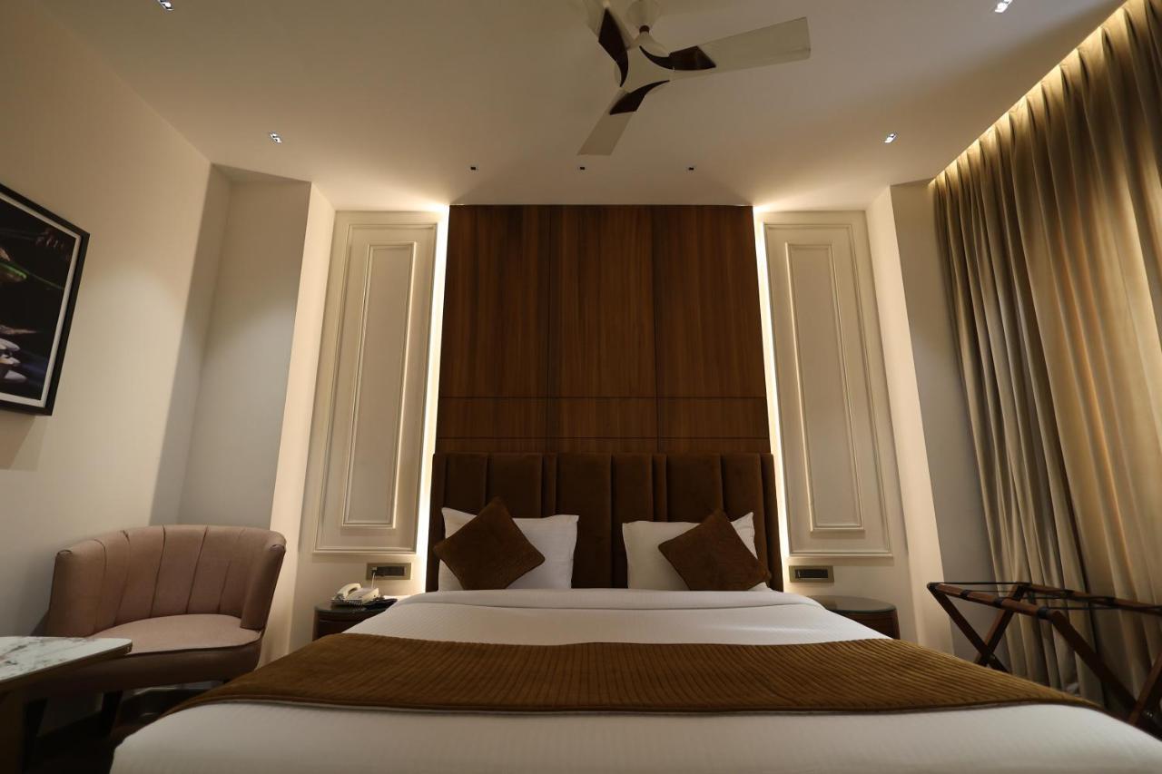 The Ramayana Hotel, Ayodhya Exteriör bild
