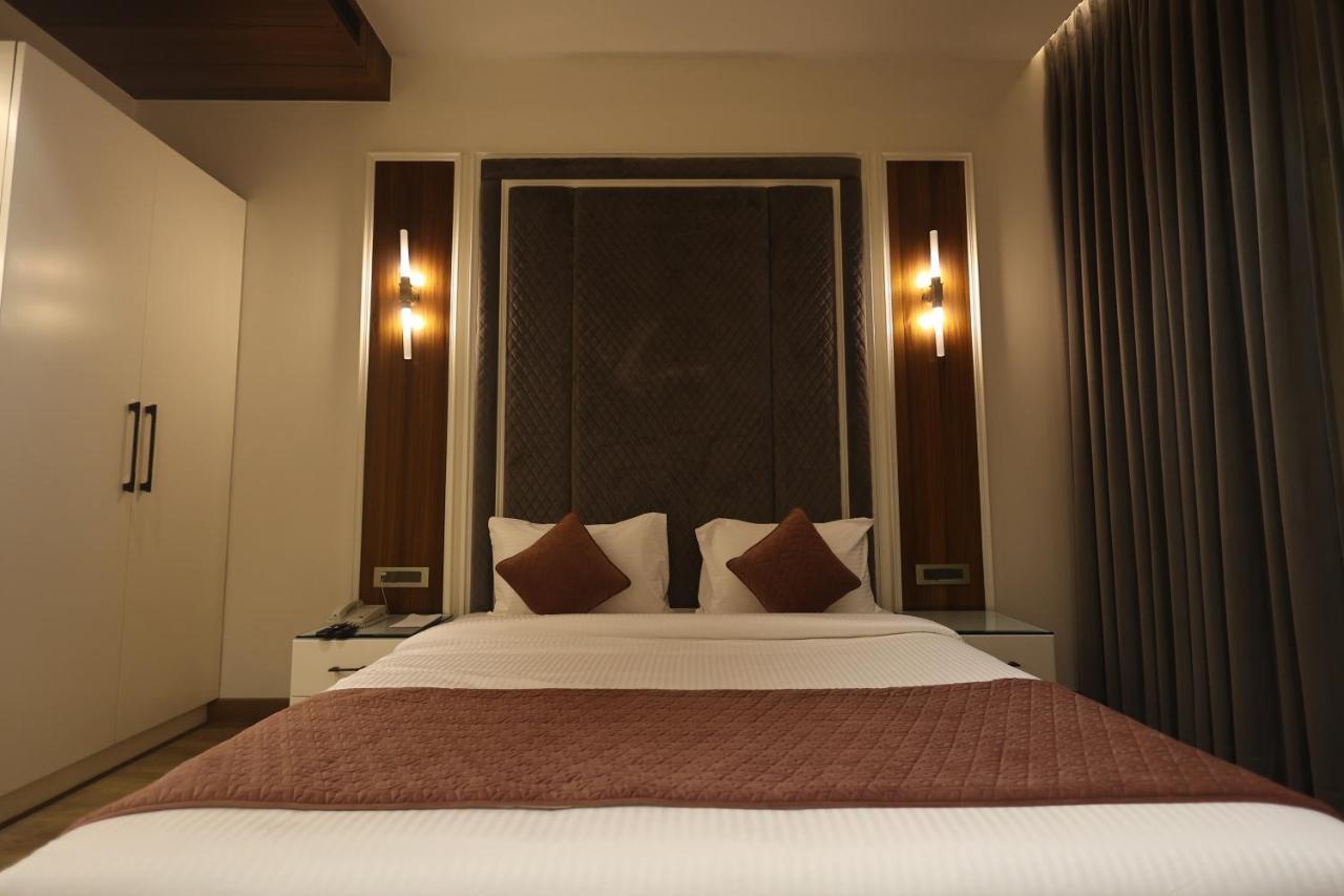 The Ramayana Hotel, Ayodhya Exteriör bild