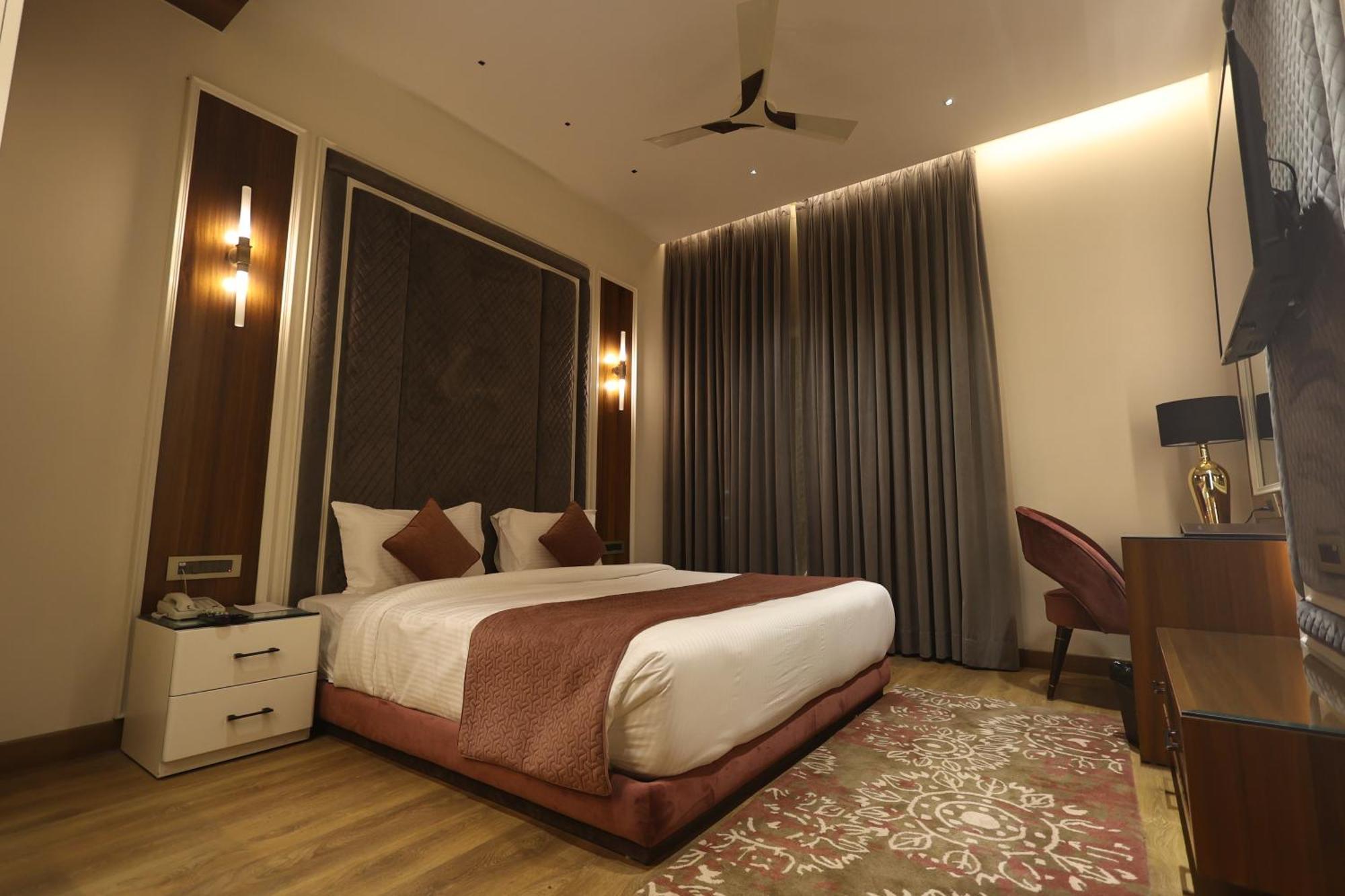 The Ramayana Hotel, Ayodhya Exteriör bild