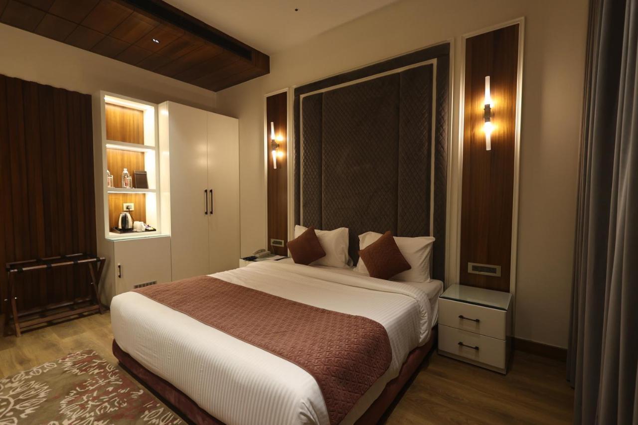 The Ramayana Hotel, Ayodhya Exteriör bild