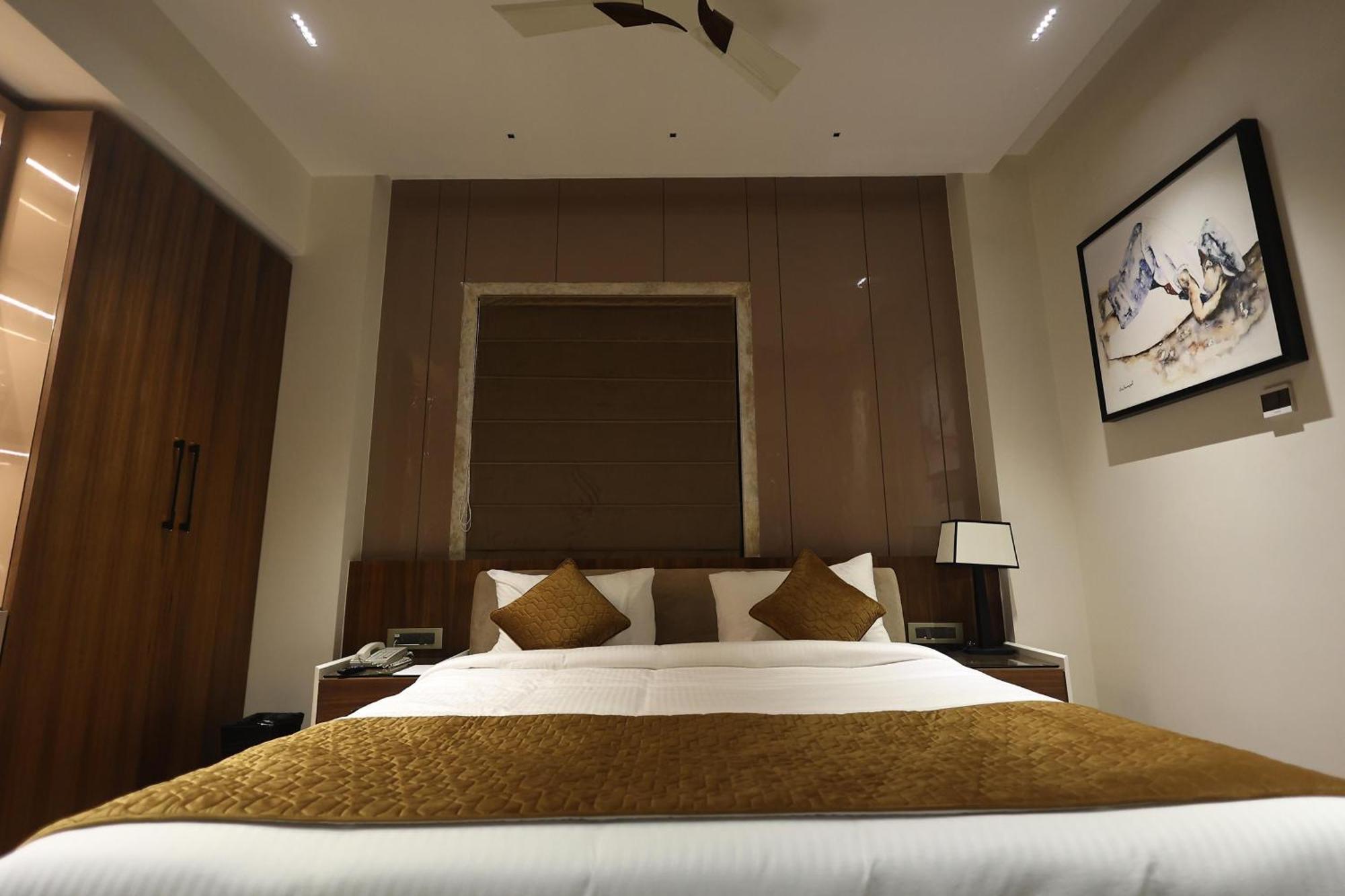 The Ramayana Hotel, Ayodhya Exteriör bild