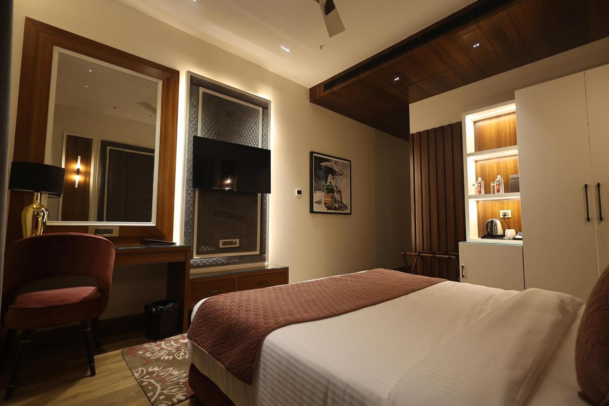 The Ramayana Hotel, Ayodhya Exteriör bild
