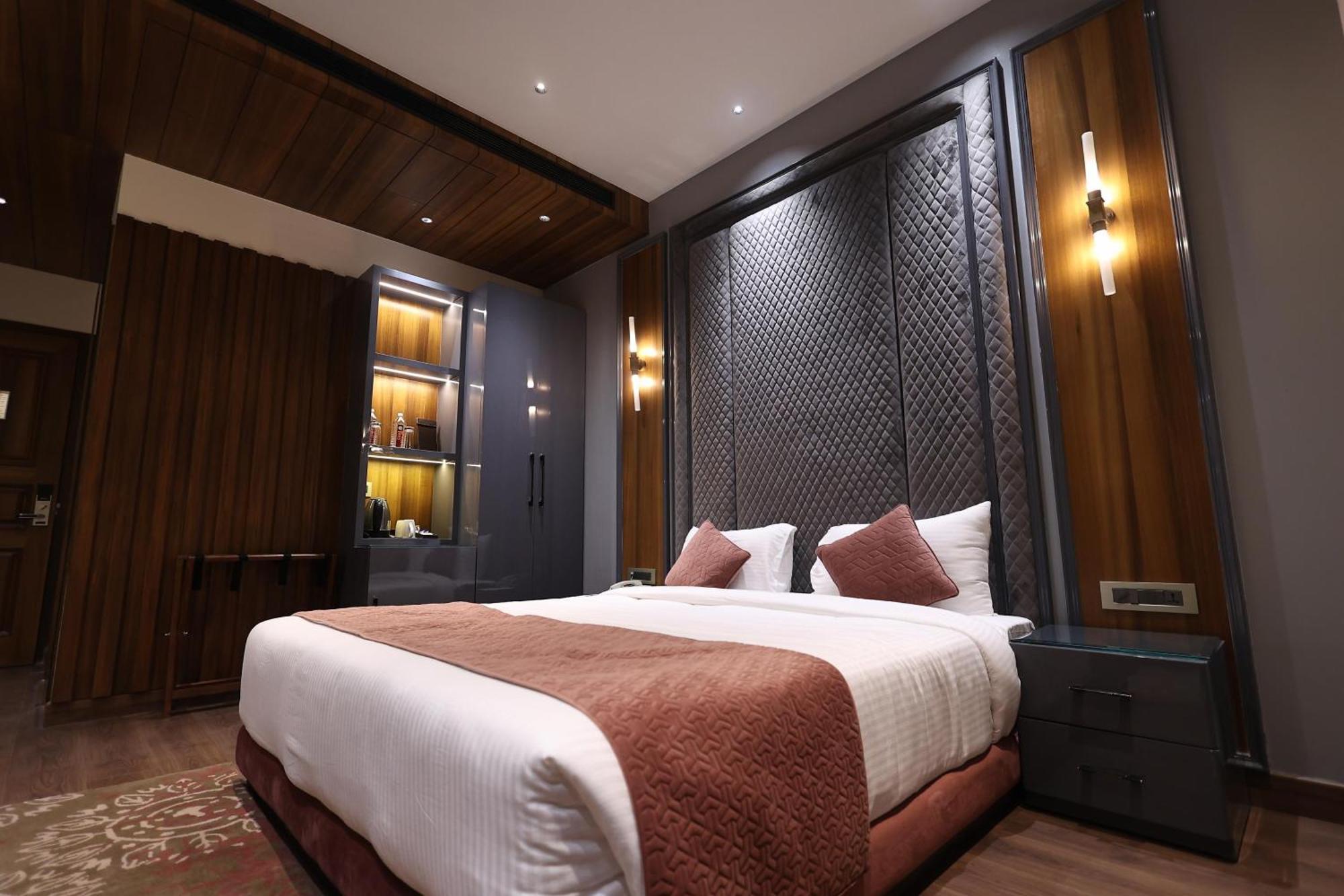 The Ramayana Hotel, Ayodhya Exteriör bild