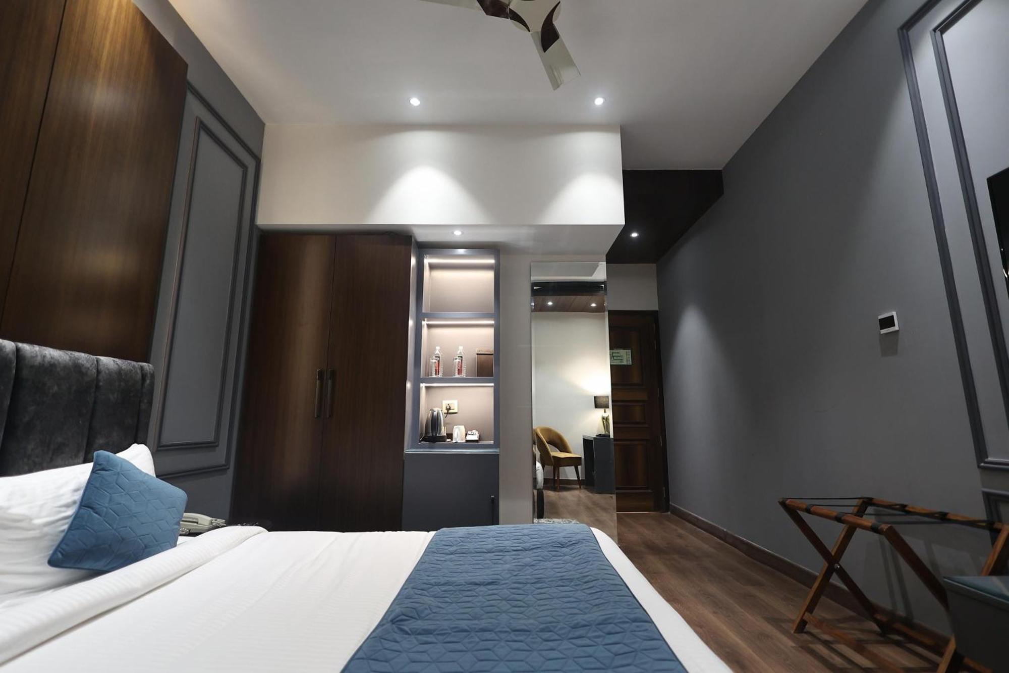 The Ramayana Hotel, Ayodhya Exteriör bild