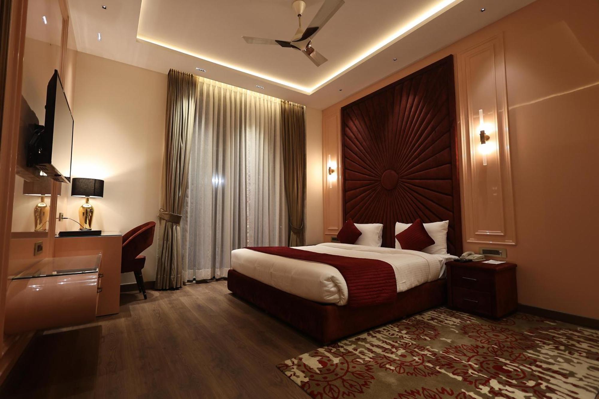 The Ramayana Hotel, Ayodhya Exteriör bild