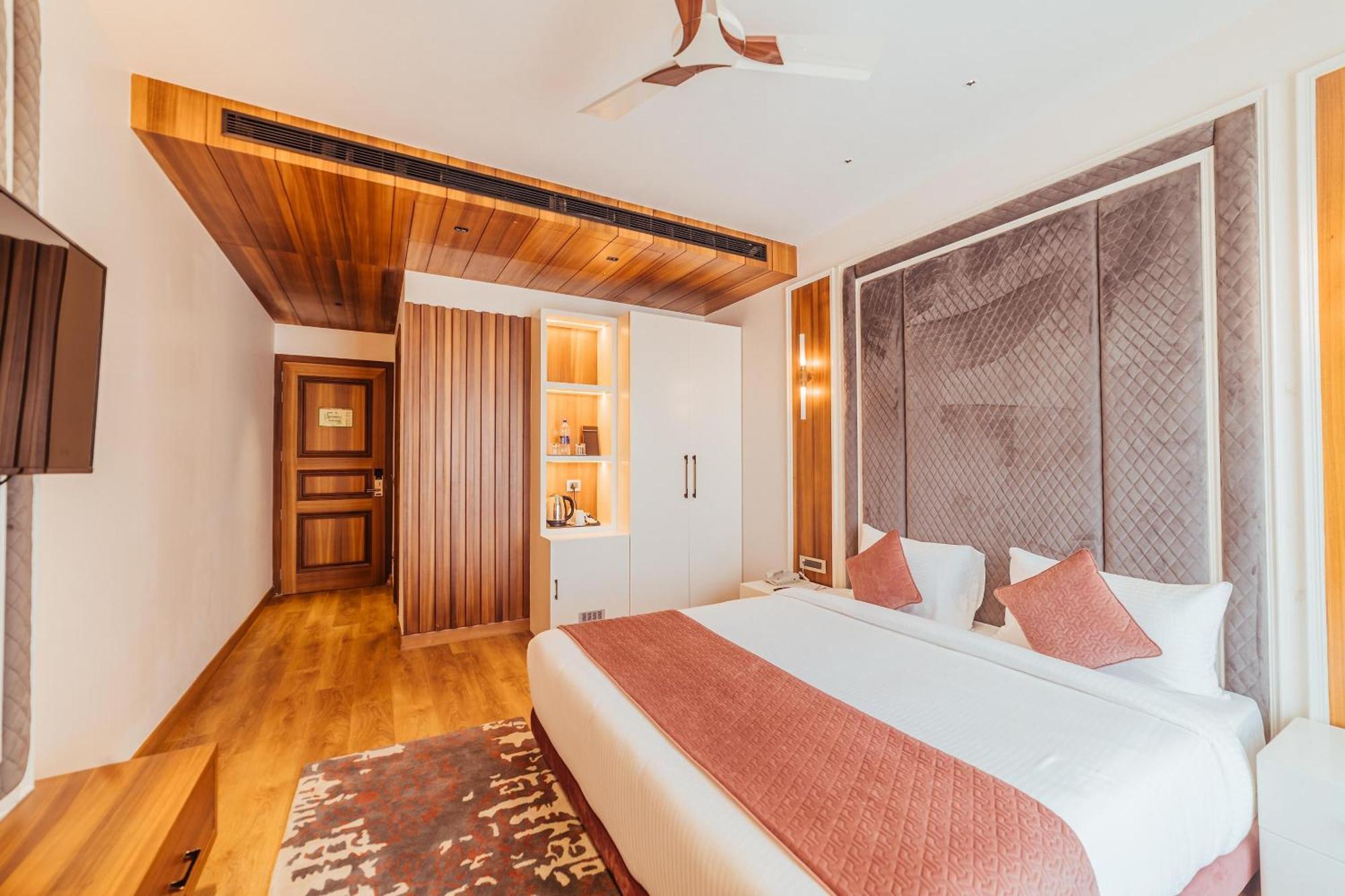 The Ramayana Hotel, Ayodhya Exteriör bild