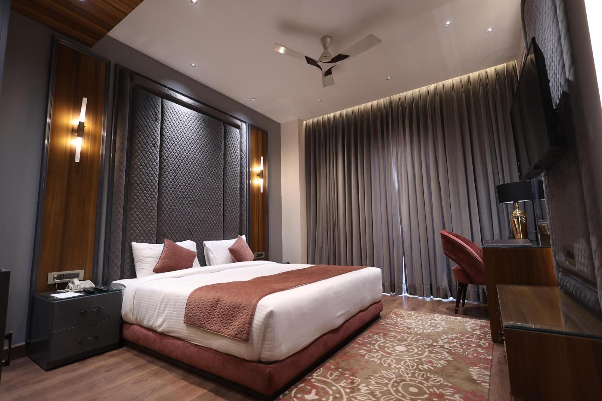 The Ramayana Hotel, Ayodhya Exteriör bild
